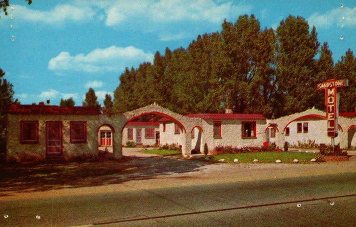 Sandstone Motel - Old Postcard Shots (newer photo)